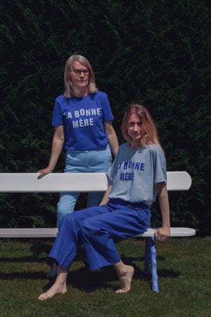 
                  
                    Tee-shirt bleu clair coupe loose La bonne mère collaboration Naissance publique X Sophie Ferjani
                  
                