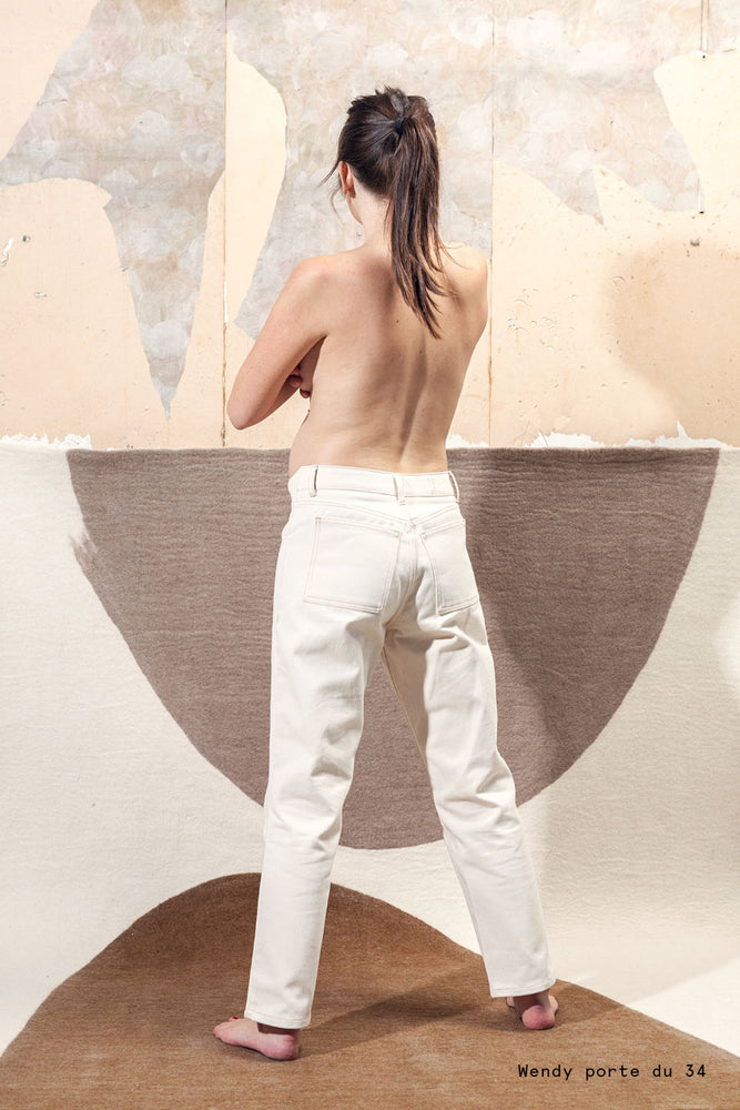 
                  
                    Naissance publique - Jean blanc de grossesse et de post-partum coupe droite avec élastiques côtés sans grosse ceinture élastique
                  
                